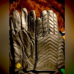 MICHAEL KORS Women's Black Quilted Genuine Leather Gloves(L) Excellent Condition
